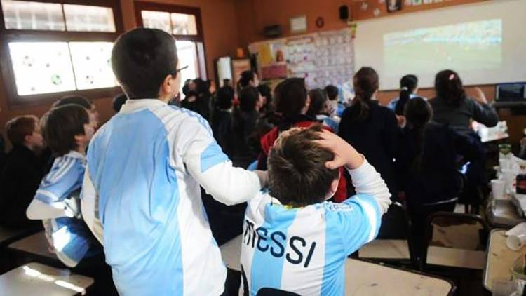 Alumnos bonaerenses podrán ver los partidos del mundial en las escuelas o irse antes