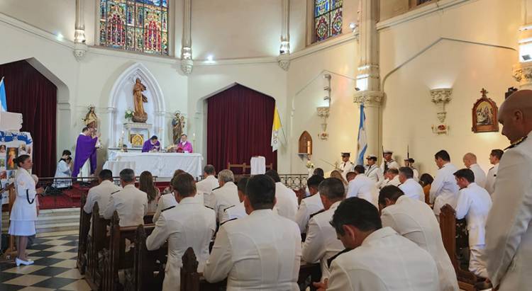 En Puerto Belgrano se realizó una ceremonia religiosa en homenaje a los tripulantes del ARA "San Juan"