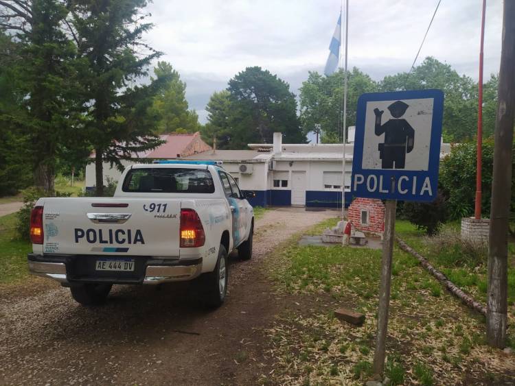 Pehuen Co: Delincuentes destrozaron una de las puertas deuna casa en un intento de robo
