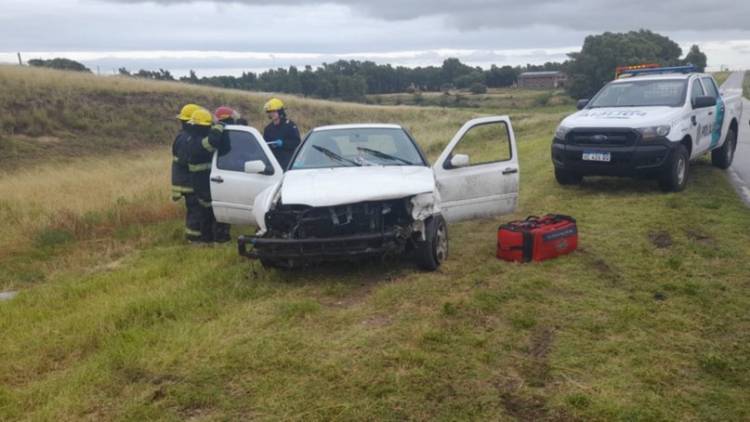 Dos vehículos sufrieron despistes en Ruta 3 debido a las fuertes lluvias