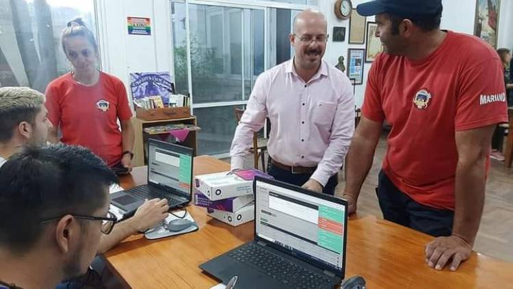 Bomberos Voluntarios de Pehuen Co recibieron tablets del ENACOM