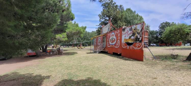 Vecinos de Pehuen Co iniciaron un reclamo por la instalación de un circo en la Plaza Carrasco