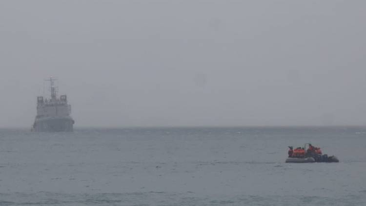 La Armada Argentina auxilió a navegantes en la Antártida