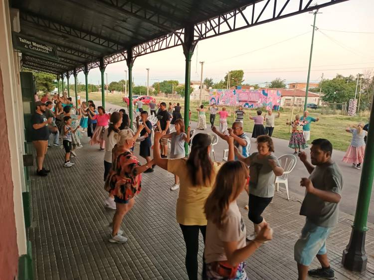 Con una enorme convocatoria comenzó el Taller Municipal de Folklore de verano
