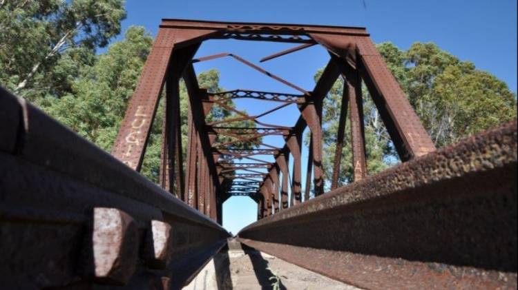 Proponen reactivar el tren de pasajeros que realizaba el recorrido Bahía Blanca a Punta Alta