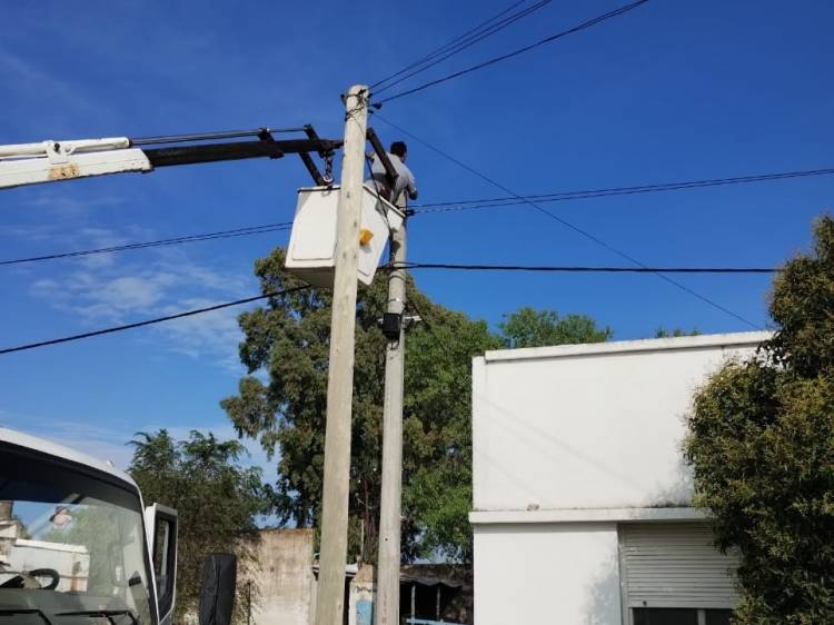 El Municipio también instaló nuevas luminarias en Bajo Hondo y Villa del Mar