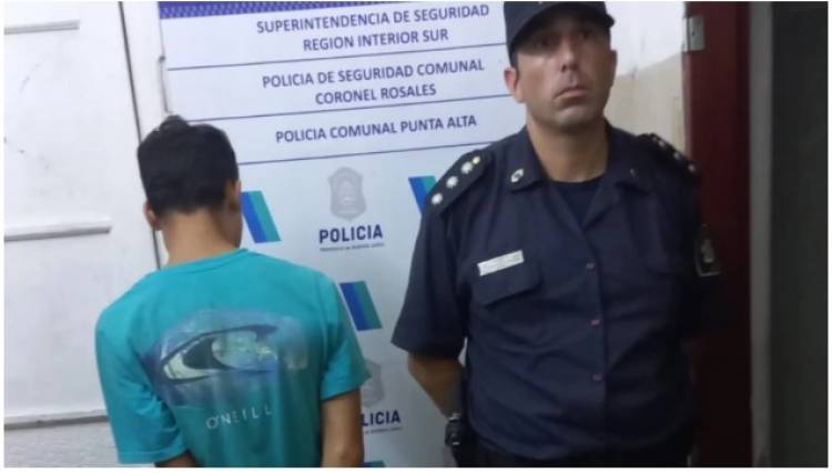 Un hombre tenía prohibido acercarse a su pareja y lo detuvieron llevándola en moto