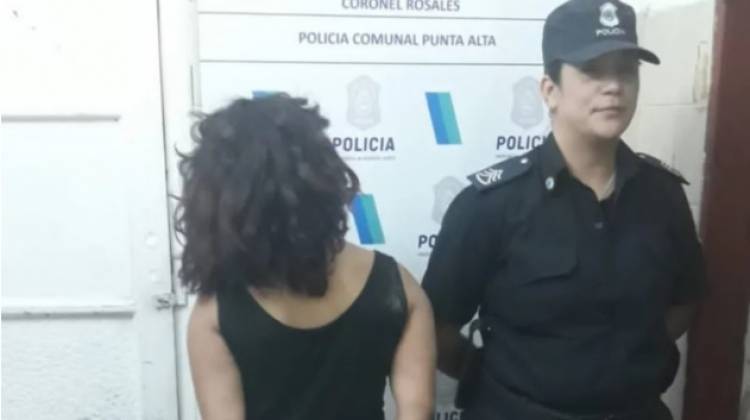 Detienen a una mujer por amenazar con un cuchillo a un hombre