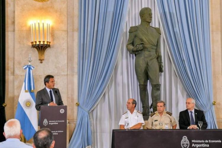 Se anunciaron aumentos salariales adicionales para las Fuerzas Armadas