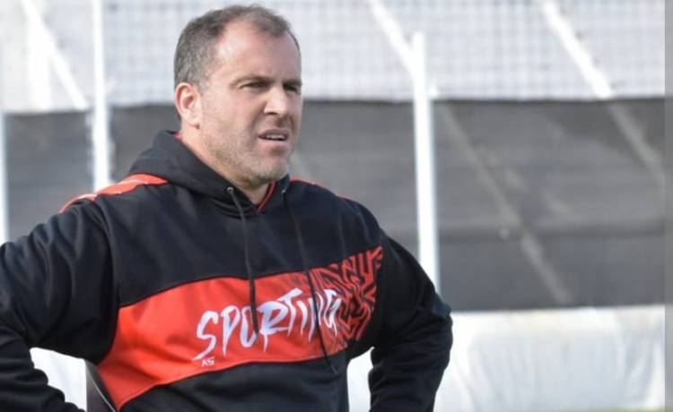 Fabián Tuya renunció a su cargo como DT de Sporting