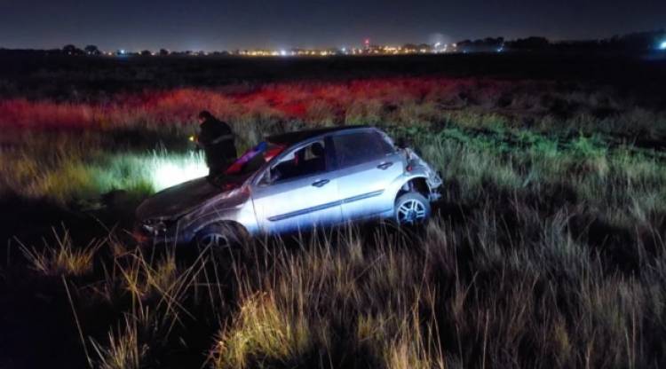 Se encuentra en grave estado la mujer que volcó con su auto en la ruta 3