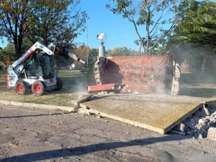 Se demolió una garita en desuso y con riesgo de derrumbe en Albatros V