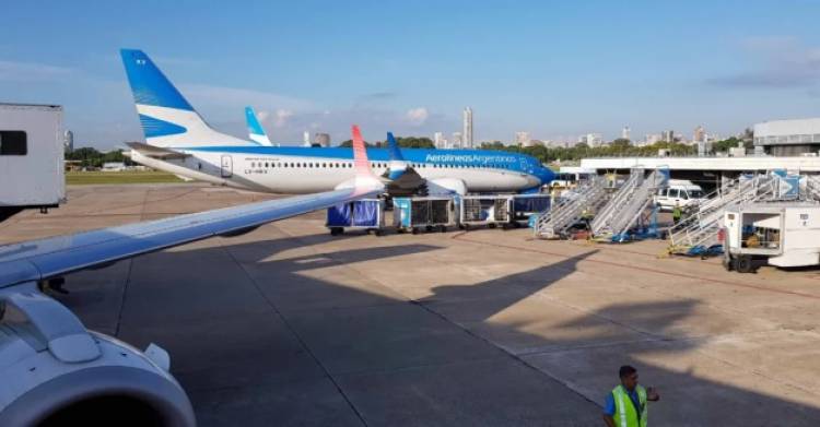 Bahía Blanca recupera los vuelos nocturnos hacia Buenos Aires