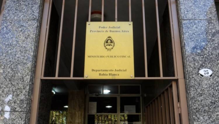 Detienen a un padre y una abuela por prostituir a dos niñas en Punta Alta