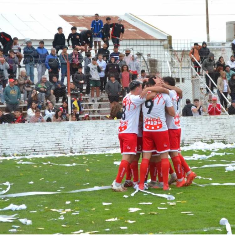 Sporting no pudo aguarle la fiesta a Huracán