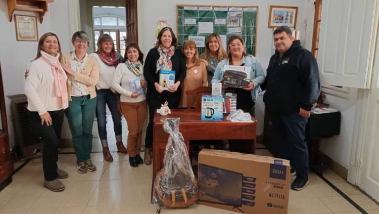 Los ganadores del bono contribución “Día de la Armada” recibieron sus premios