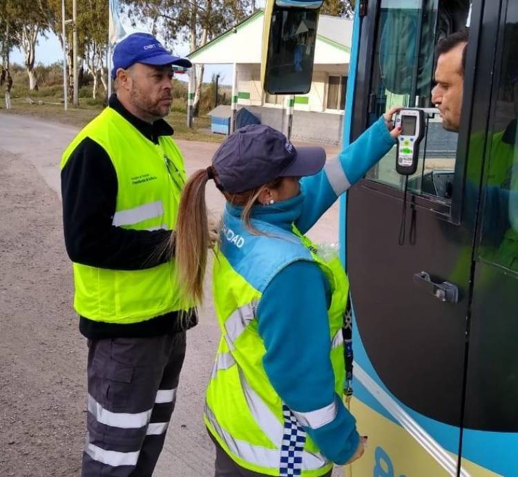 En Mayo más de 1800 unidades entre camiones y micros controlados por la CNRT en la Región
