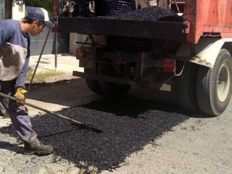 El Municipio continúa los trabajos de bacheo del Municipio en distintos sectores de la ciudad