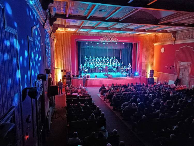 En un renovado y colmado Teatro Colón, comenzaron los festejos por el 125° aniversario de Punta Alta