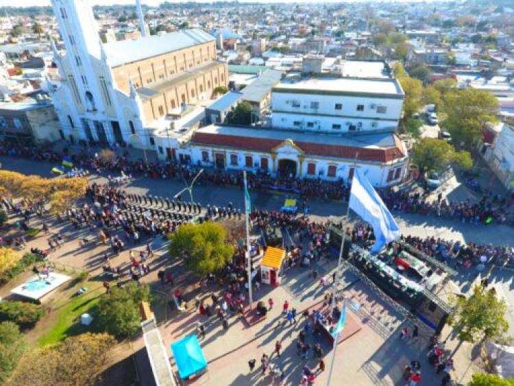 Una multitud celebró 125 años de Punta Alta en el desfile y los festejos organizados por el Municipio