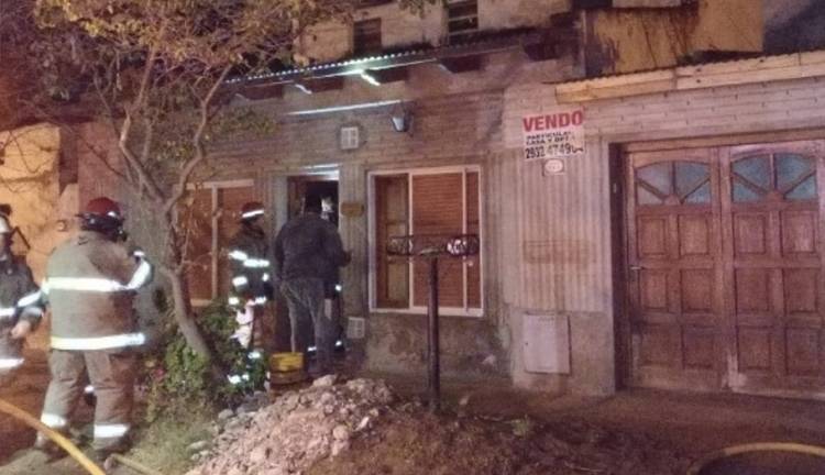 Bomberos Voluntarios acudieron al incendio de una vivienda