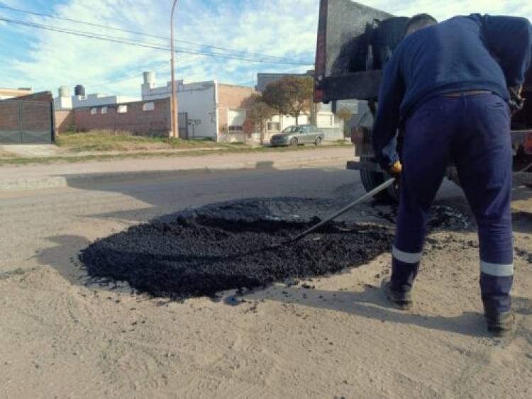 Continúan los trabajos de bacheo del Municipio en distintos puntos de la ciudad