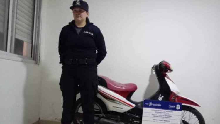 Villa Arias: Un hombre fue detenido por circular en una moto denunciada como robada
