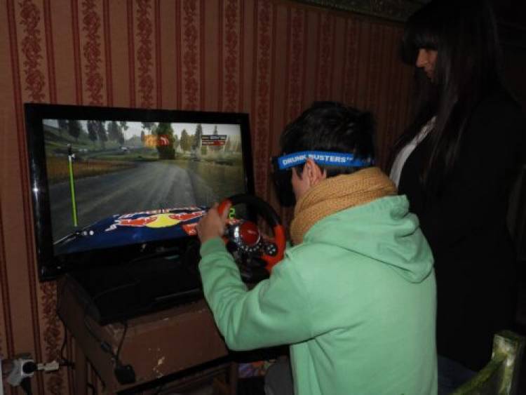 Más de 200 jóvenes asistieron al Teatro Colón para obtener “Tu primera licencia en Rosales” 