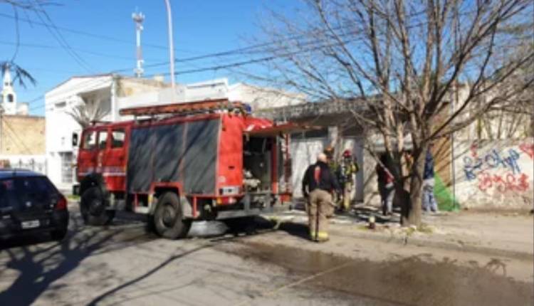 Bomberos Voluntarios asistieron al principio de incendio de una vivienda en Murature al 600