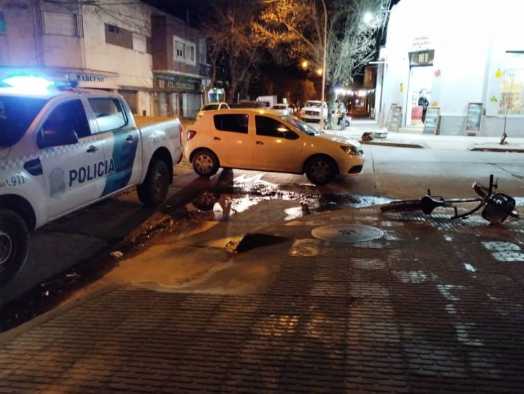 Una ciclista fue hospitalizada tras ser protagonista de un accidente de tránsito