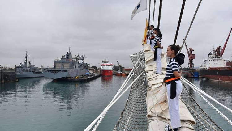 La fragata ARA “Libertad” amarró en El Callao