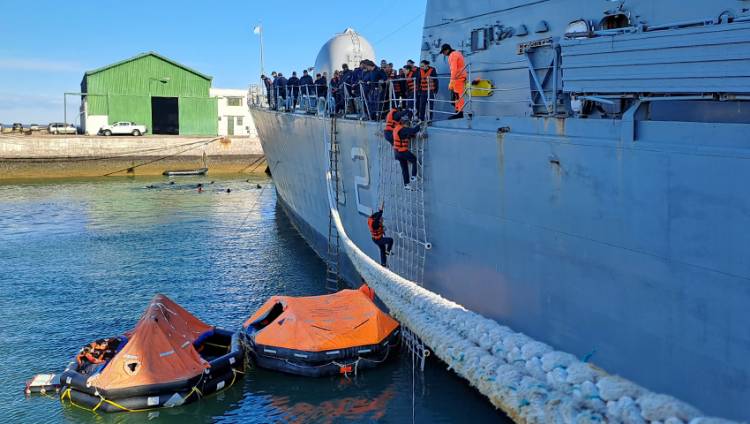 Instrucción de los aspirantes navales en la Escuela de Suboficiales de la Armada