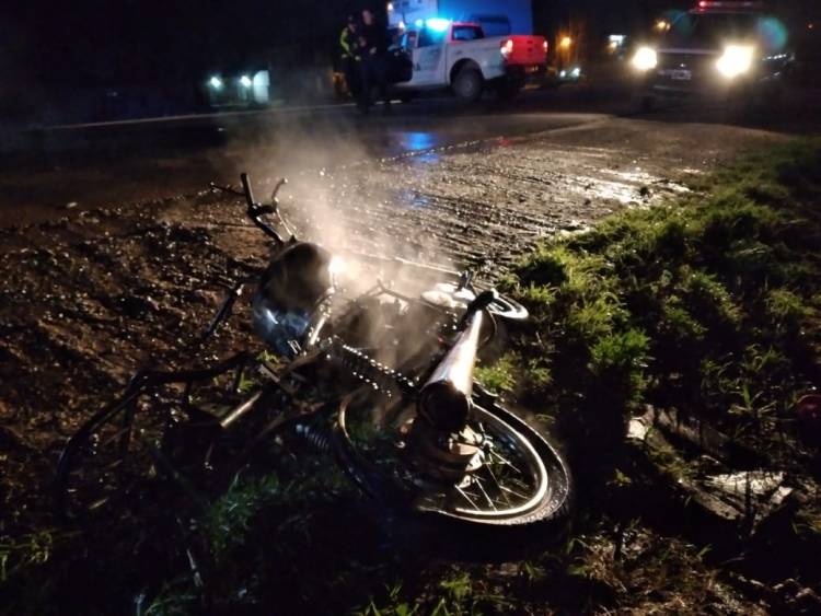 Una mujer herida tras un siniestro con su moto en ruta 3