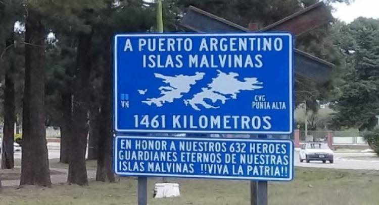 Se colocó cartelería en homenaje a los hérores de Malvinas