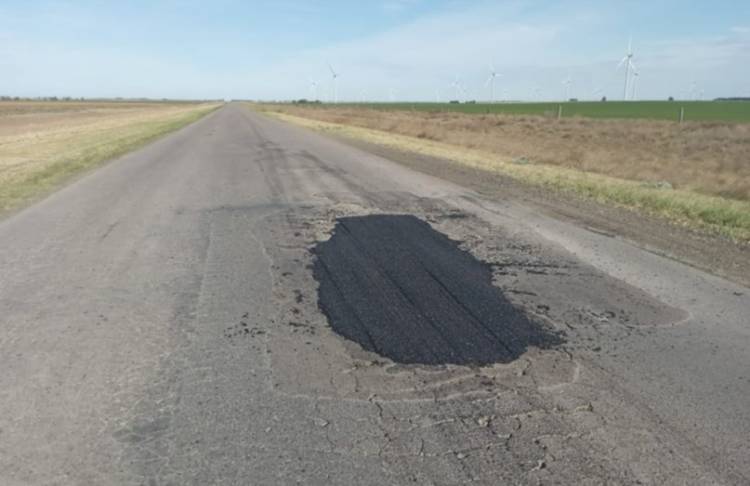 Ex ruta 3: realizan bacheo superficial en los sectores más deteriorados