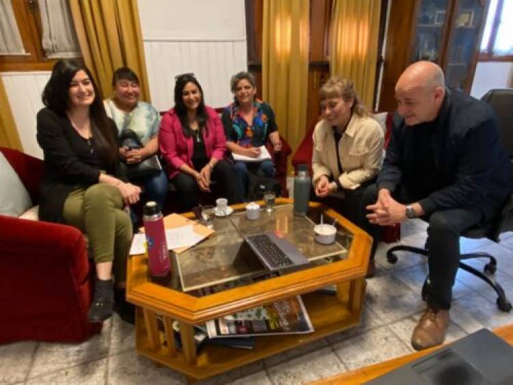 Acuerdo entre el Municipio de Coronel Rosales, Sporting y Educación para uso de instalaciones 
