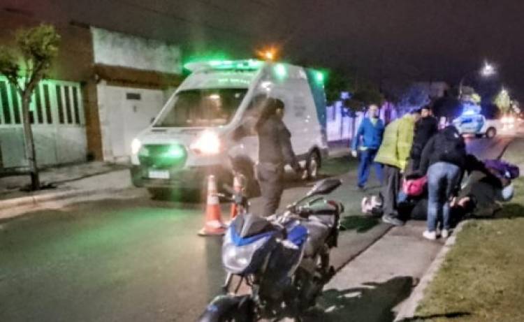Dos personas heridas al caer de una moto