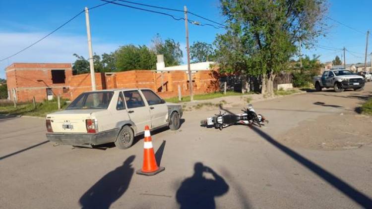 Un accidente de tránsito dejó un motociclista con heridas