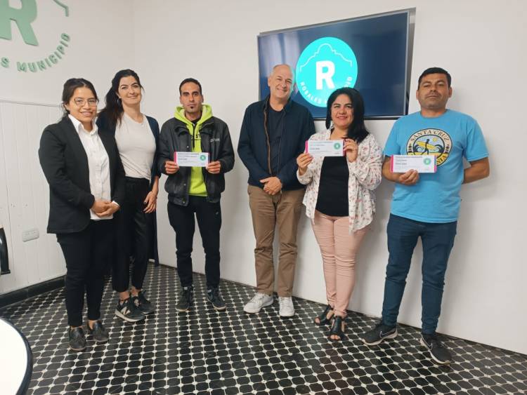 El Intendente Uset entregó nuevas ayudas económicas para emprendedores rosaleños 
