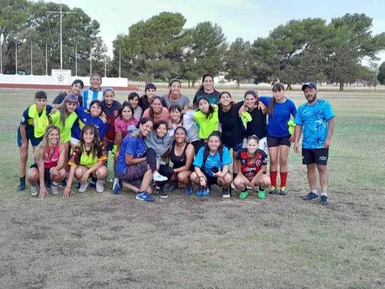 Femenino: FC Puerto Belgrano realizó una prueba de jugadoras para los planteles de Primera y Reserva