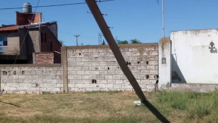 Quejas de vecinos porque todavía hay postes en mal estado tras el temporal del mes pasado
