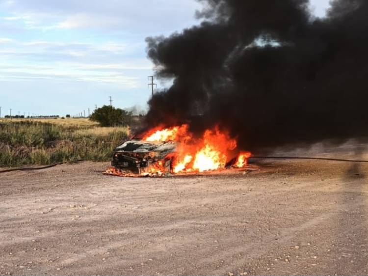 Pérdidas totales en el incendio de un auto en ruta 249