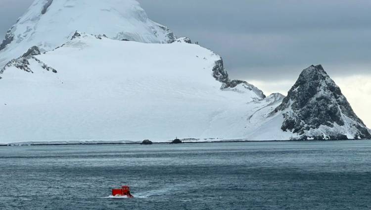 La Base Antártica Conjunta Orcadas recibió al rompehielos ARA “Almirante Irízar”