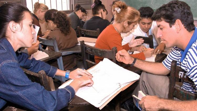 El CENS 452 ofrece herramientas para terminar el secundario