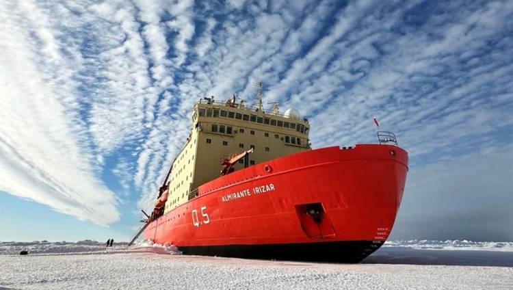 Reabastecimiento y relevo de dotación en la Base Conjunta Antártica Belgrano II