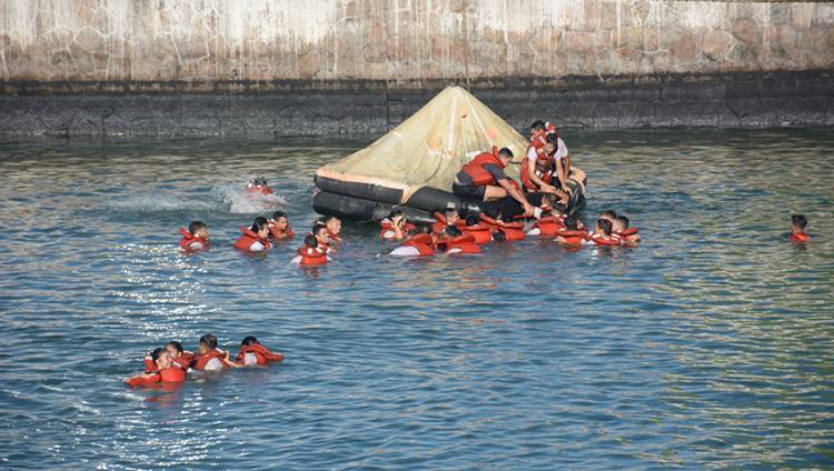 Guardiamarinas en Comisión se forman en la Base Naval Puerto Belgrano