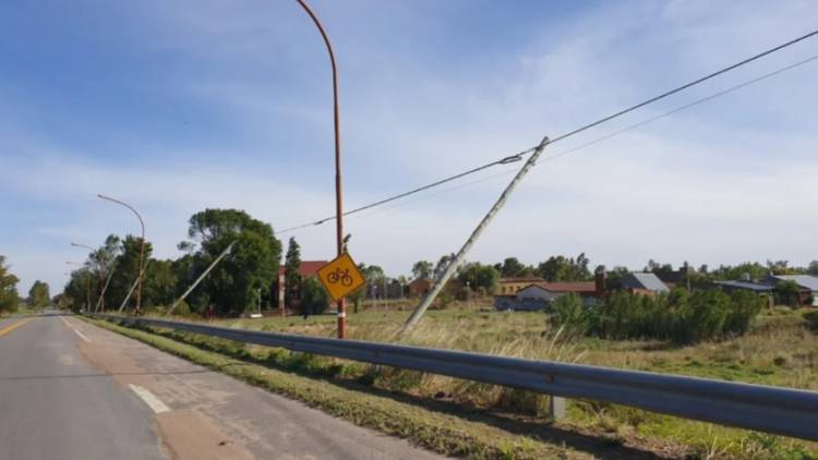 Se aprobó la prohibición de los postes de madera para el cableado en Coronel Rosales