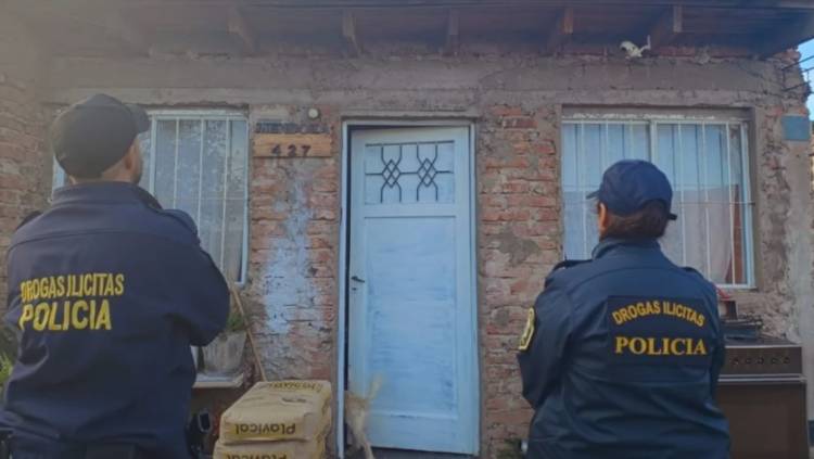 Se realizó un allanamiento y detención en una causa por venta de drogas