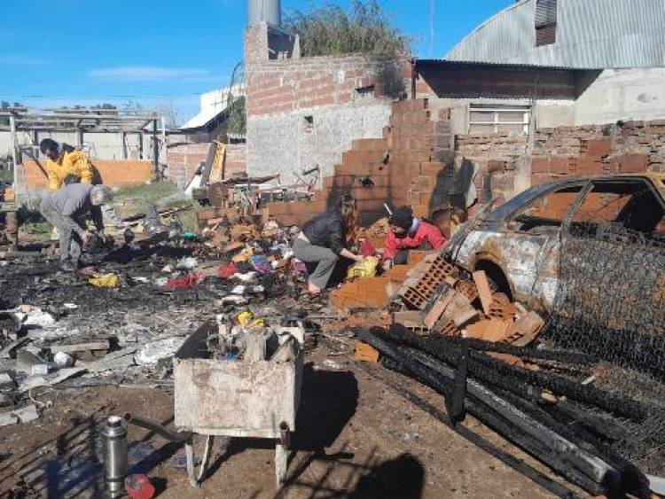 Incendio en Villa Maio “Salimos 20 minutos y cuando volvimos la casa estaba en llamas, perdimos todo” 