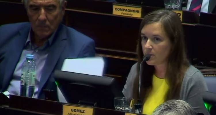 Se busca prohibir las apuestas on line a menores de 18 años y que haya mayores controles